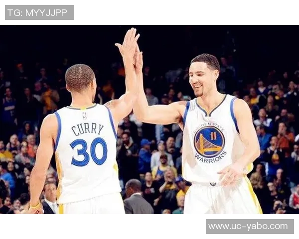 库里与汤普森幽默互动波杰姆努力融入却遭冷遇的趣事分享