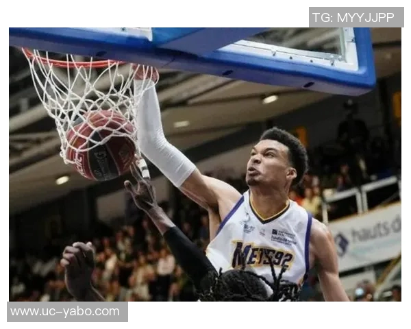 文班亚马半场表现抢眼8中4斩获15分5篮板3助攻1抢断4盖帽展现统治力